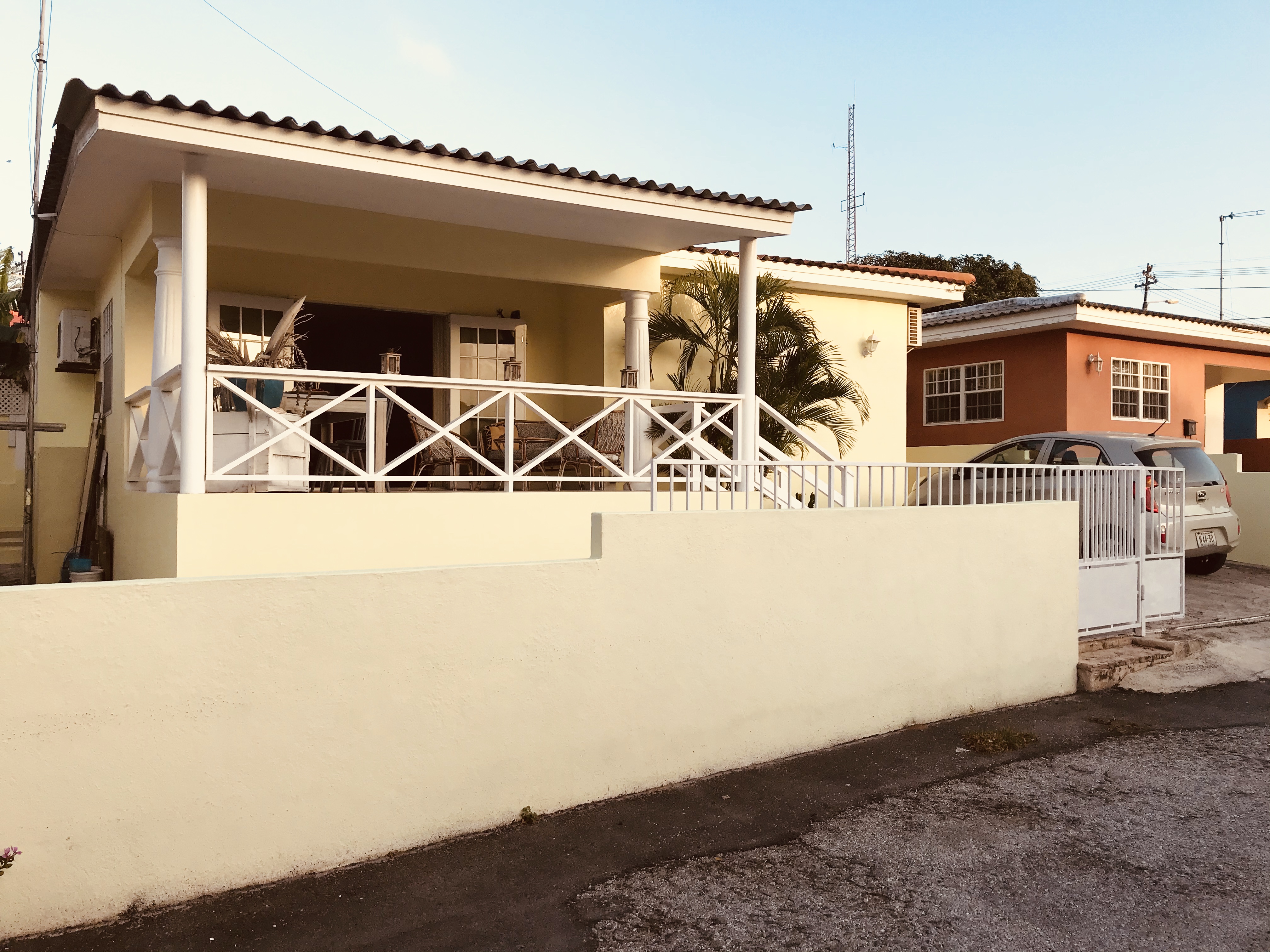 Patio & Entrada